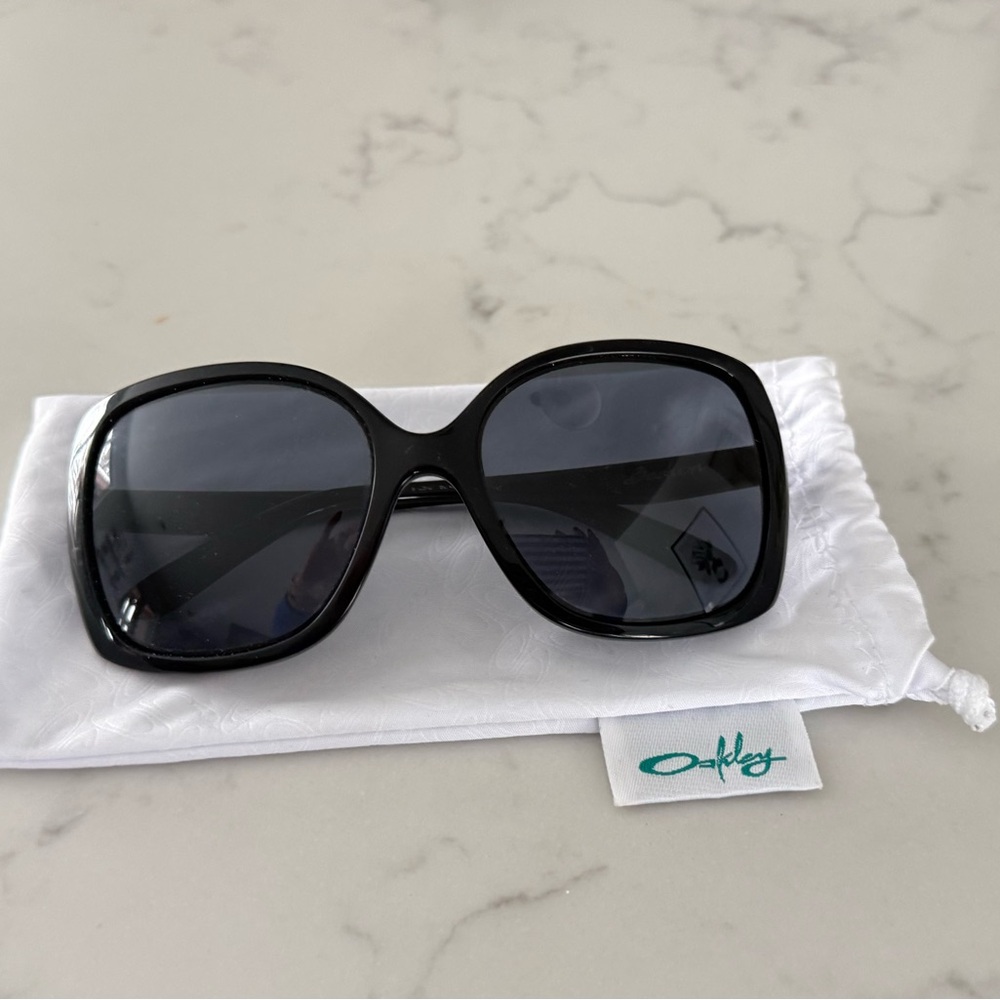Oakley Women’s Black Oversized Sunglasses